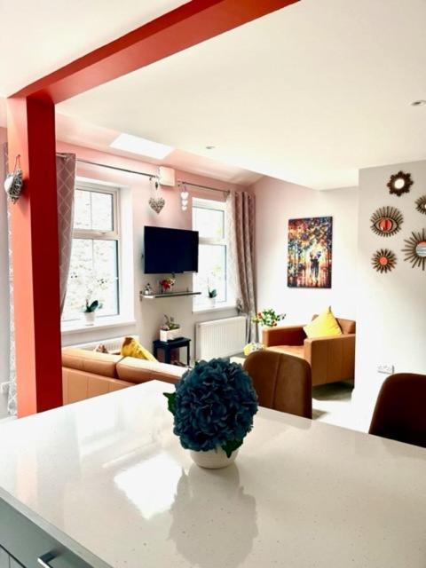 Trinity Apartments Four 1-Bedroom Apts Waterford City Centre Buitenkant foto